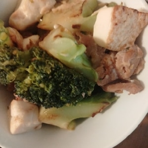 豆腐とブロッコリー鶏肉のオイスター炒め煮